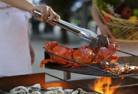 销售部常用英语 | 千人沙滩烧烤预订-酒店英语实战指南|免费学习资源 - 酒店英语